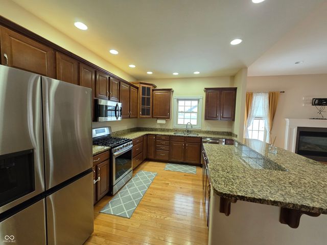 2779 Buttercup Court E, Columbus, IN 47201