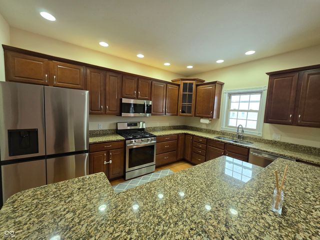 2779 Buttercup Court E, Columbus, IN 47201