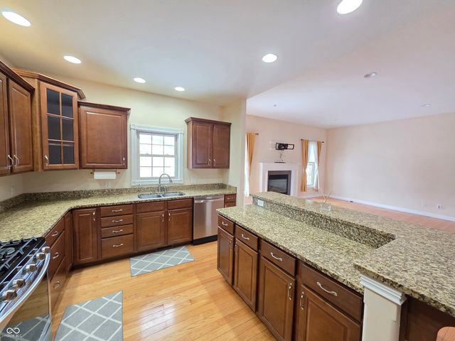 2779 Buttercup Court E, Columbus, IN 47201