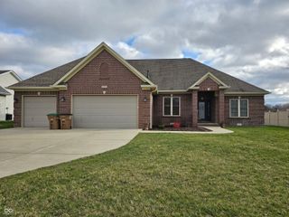 2779 Buttercup Court E, Columbus, IN 47201