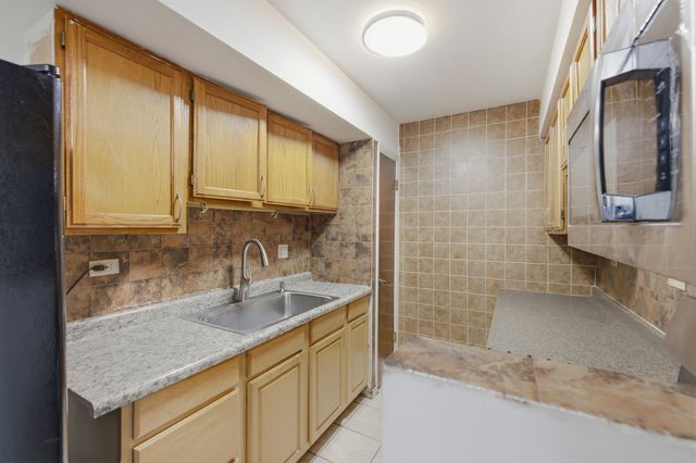 1080 Knoll Lane 107, Hoffman Estates, IL 60169