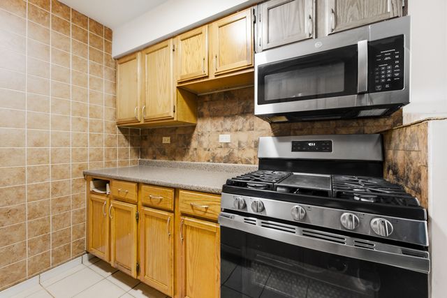 1080 Knoll Lane 107, Hoffman Estates, IL 60169