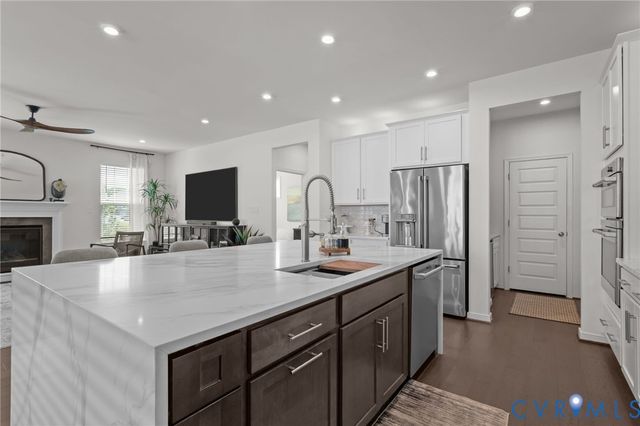 10109 Hollythorne Ln, Mechanicsville, VA 23116