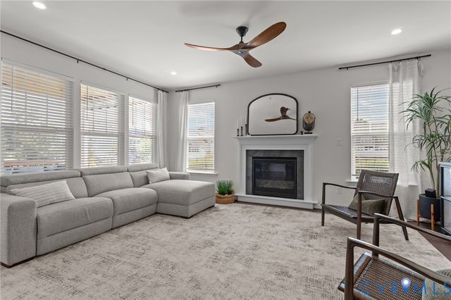 10109 Hollythorne Ln, Mechanicsville, VA 23116