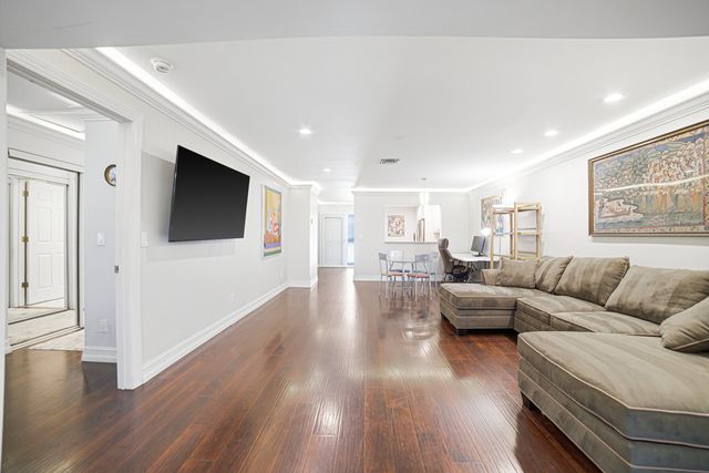 85 PELICAN POINTE Drive 203, Delray Beach, FL 33483