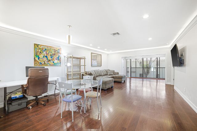 85 PELICAN POINTE Drive 203, Delray Beach, FL 33483
