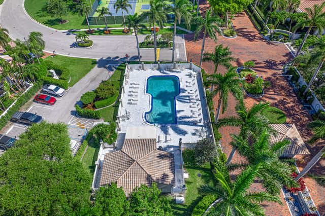 85 PELICAN POINTE Drive 203, Delray Beach, FL 33483