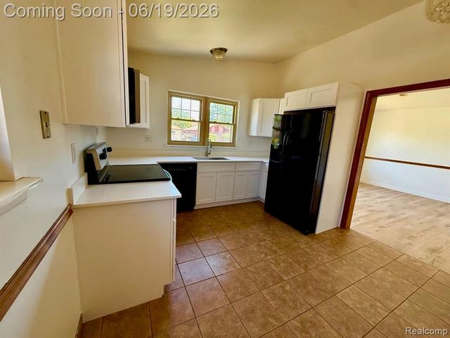 27087 Alden Street, Madison Heights, MI 48071