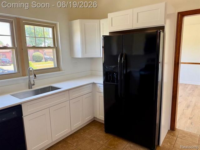 27087 Alden Street, Madison Heights, MI 48071