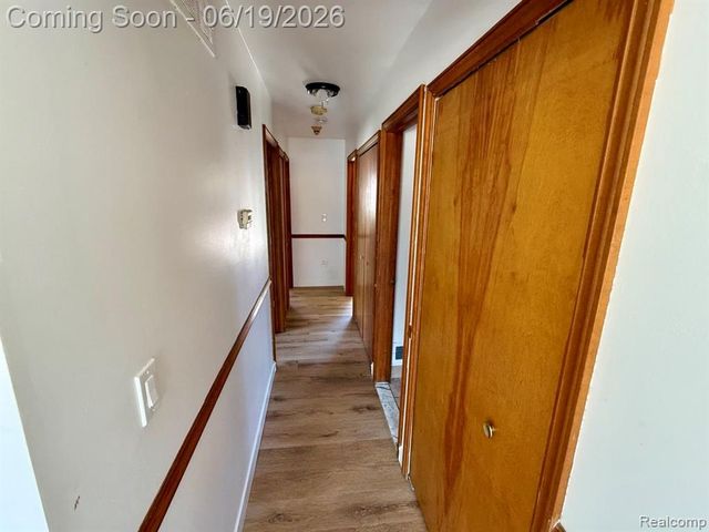 27087 Alden Street, Madison Heights, MI 48071