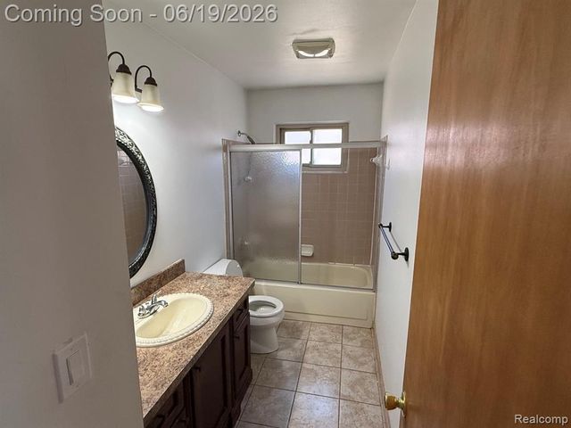 27087 Alden Street, Madison Heights, MI 48071