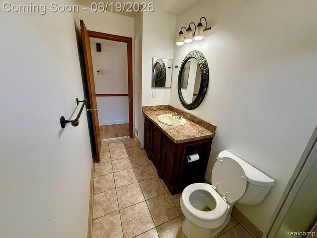 27087 Alden Street, Madison Heights, MI 48071