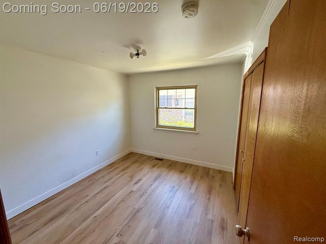 27087 Alden Street, Madison Heights, MI 48071
