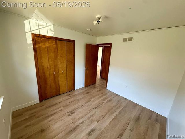 27087 Alden Street, Madison Heights, MI 48071