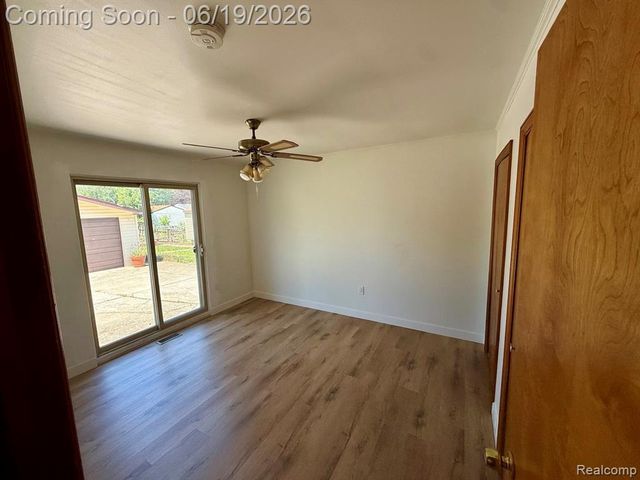 27087 Alden Street, Madison Heights, MI 48071
