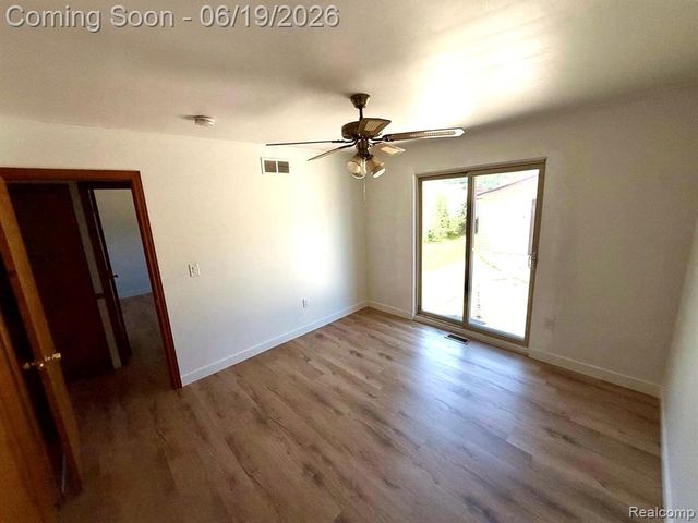 27087 Alden Street, Madison Heights, MI 48071