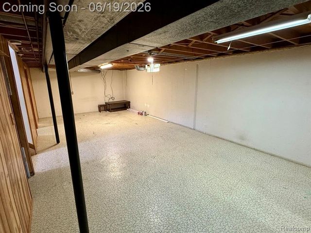 27087 Alden Street, Madison Heights, MI 48071