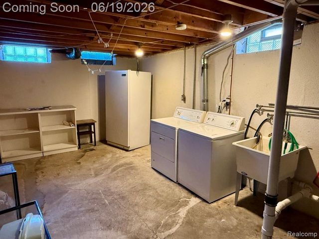 27087 Alden Street, Madison Heights, MI 48071