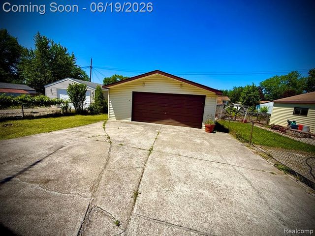 27087 Alden Street, Madison Heights, MI 48071