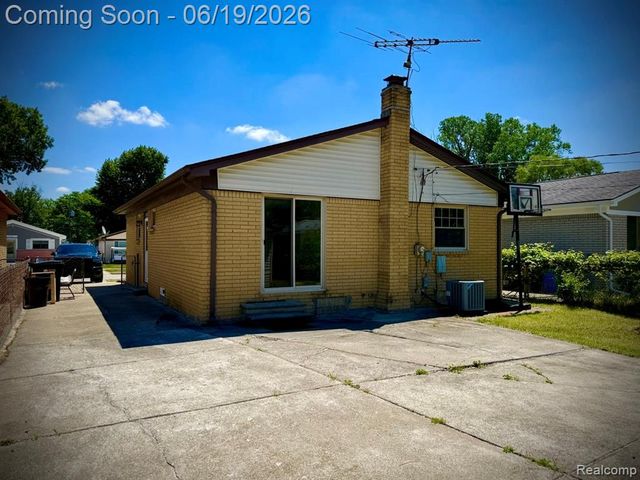 27087 Alden Street, Madison Heights, MI 48071
