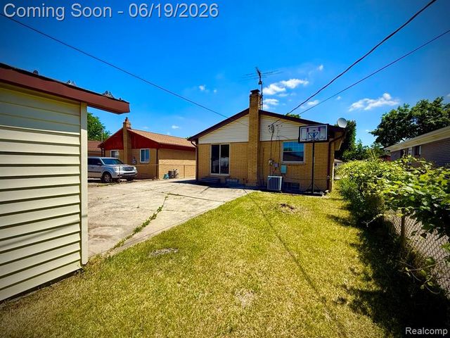 27087 Alden Street, Madison Heights, MI 48071