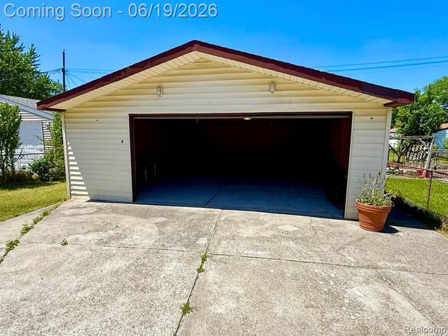 27087 Alden Street, Madison Heights, MI 48071