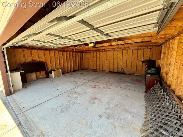 27087 Alden Street, Madison Heights, MI 48071
