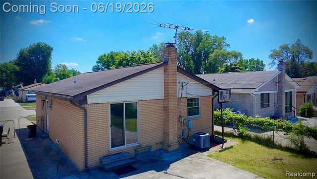 27087 Alden Street, Madison Heights, MI 48071