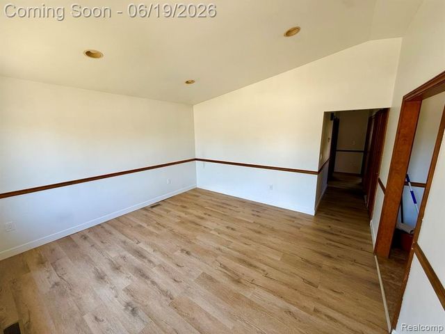 27087 Alden Street, Madison Heights, MI 48071
