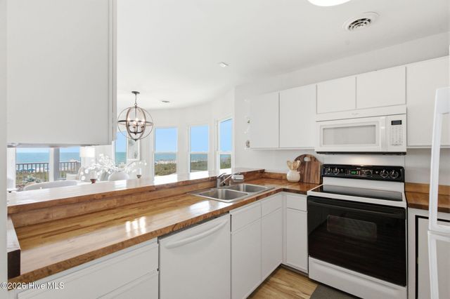 1202 Carolina Beach Avenue N Apt 3, Carolina Beach, NC 28428