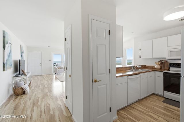 1202 Carolina Beach Avenue N Apt 3, Carolina Beach, NC 28428