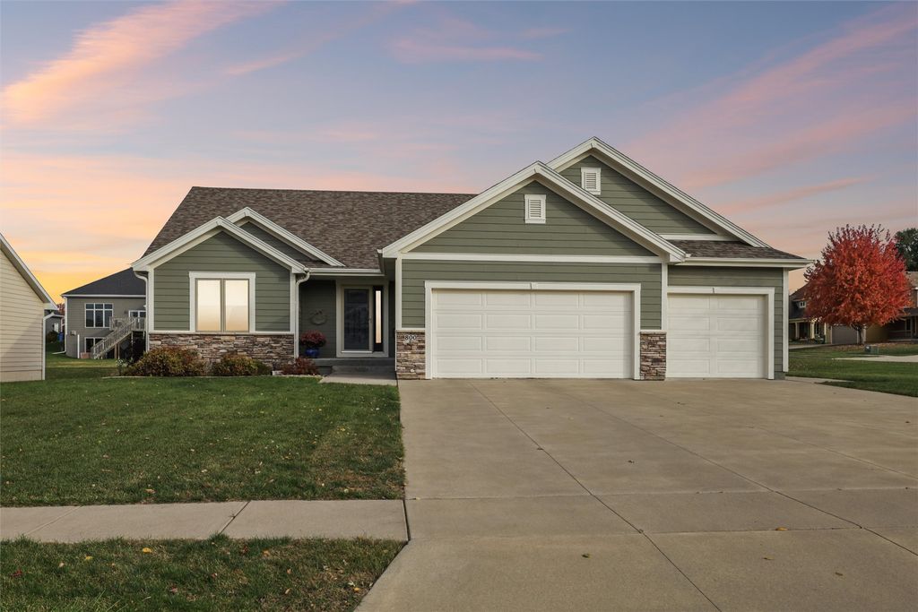 800 N W Street, Indianola, IA 50125