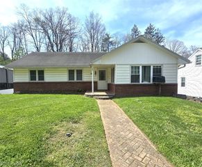 1007 Colegate Drive, Marietta, OH 45750