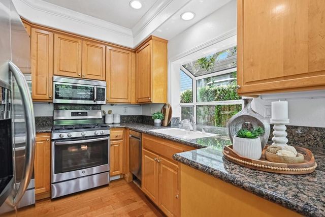707 Valparaiso Avenue, Menlo Park, CA 94025
