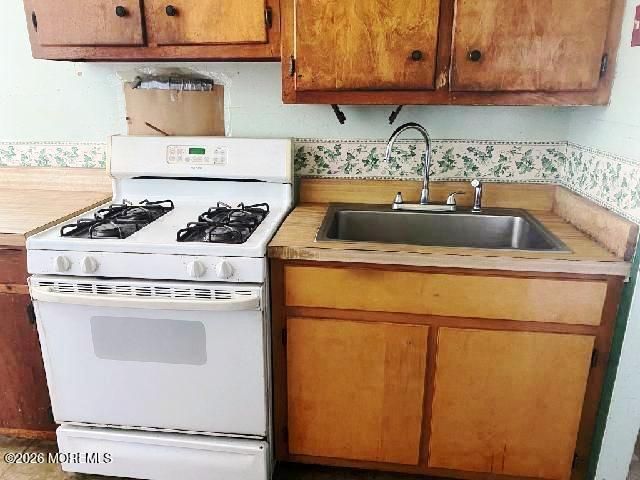 17 Clark Drive, Howell, NJ 07731