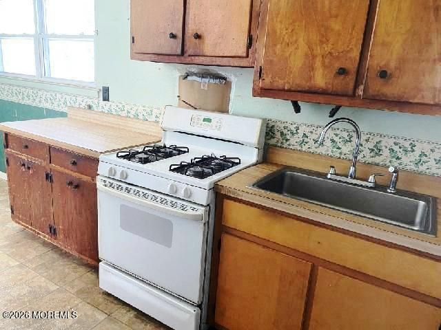 17 Clark Drive, Howell, NJ 07731