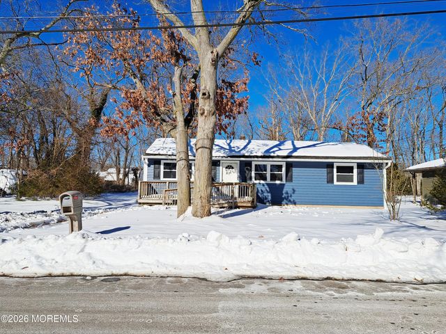 17 Clark Drive, Howell, NJ 07731