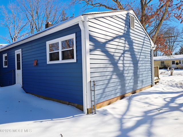 17 Clark Drive, Howell, NJ 07731