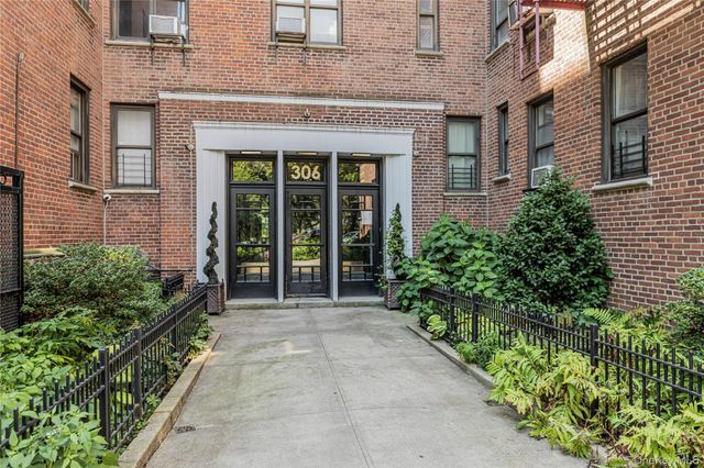 306 E Mosholu Parkway S 1D, Bronx, NY 10458