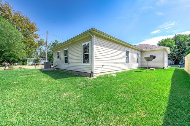 1530 1st Avenue N, Texas City, TX 77590