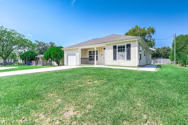 1530 1st Avenue N, Texas City, TX 77590