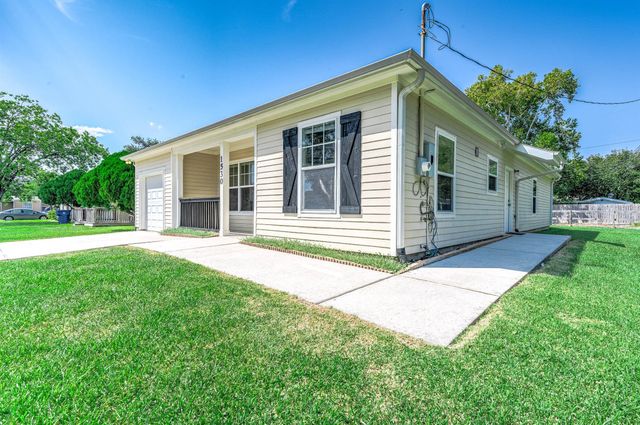 1530 1st Avenue N, Texas City, TX 77590