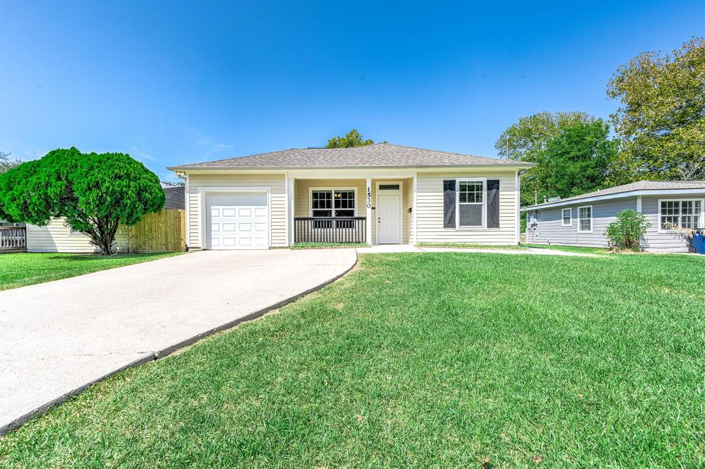 1530 1st Avenue N, Texas City, TX 77590