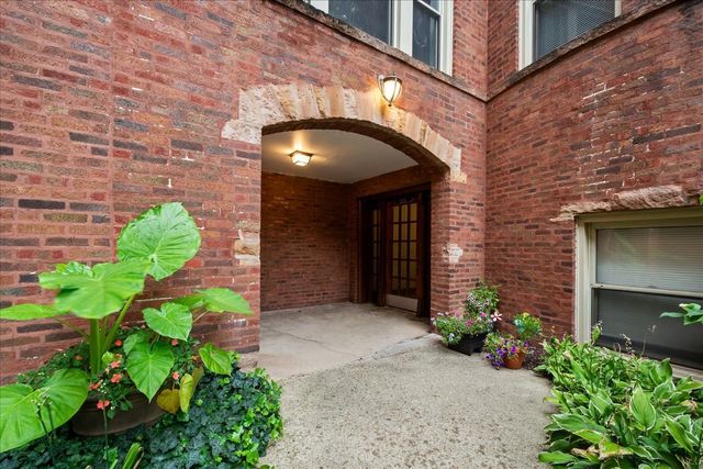4128.5 N Kedvale Avenue 306, Chicago, IL 60641