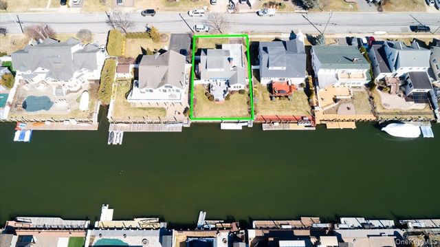 34 Jackson Place, Massapequa, NY 11758