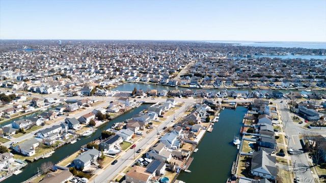 34 Jackson Place, Massapequa, NY 11758