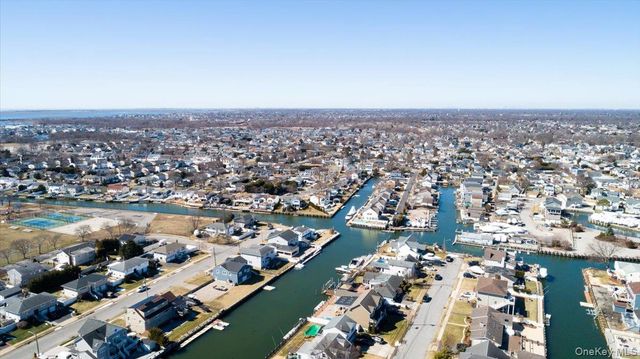 34 Jackson Place, Massapequa, NY 11758