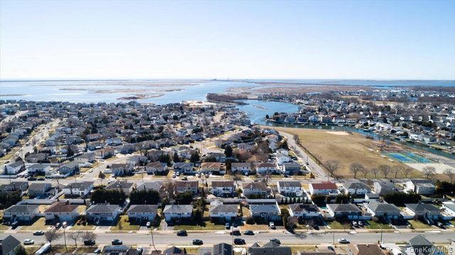 34 Jackson Place, Massapequa, NY 11758