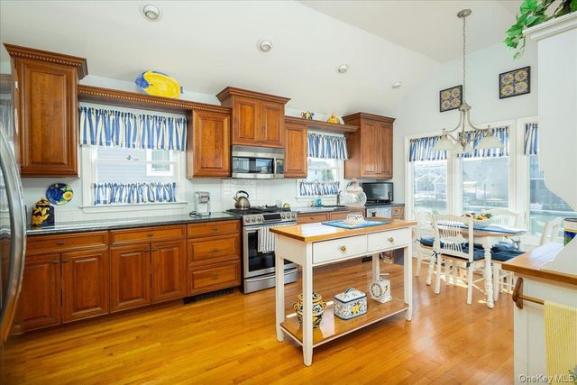 34 Jackson Place, Massapequa, NY 11758