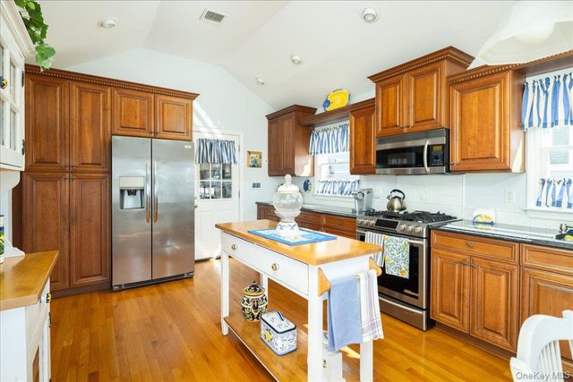 34 Jackson Place, Massapequa, NY 11758